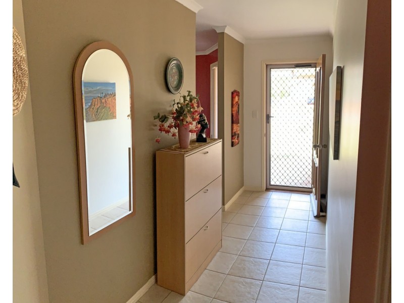 4 Benson Close, Urraween QLD 4655