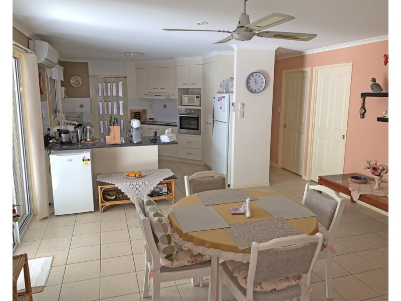 4 Benson Close, Urraween QLD 4655