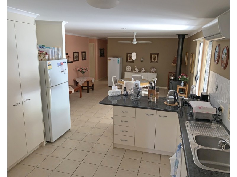 4 Benson Close, Urraween QLD 4655