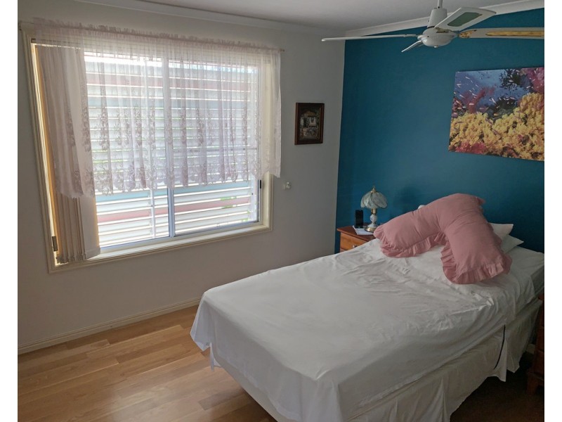 4 Benson Close, Urraween QLD 4655