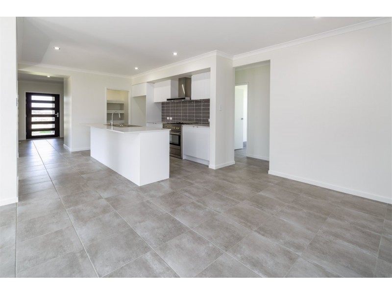 4 Rose Court, Nikenbah QLD 4655