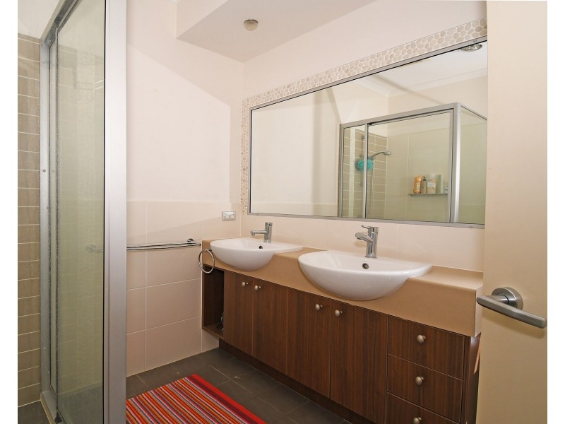 4/230 Pulgul Street, Urangan QLD 4655