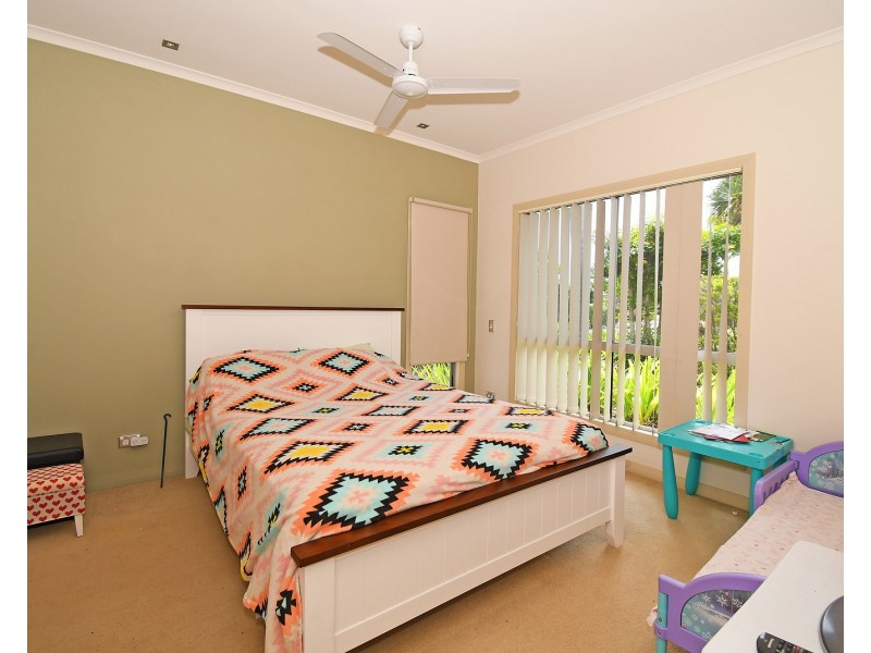 4/230 Pulgul Street, Urangan QLD 4655