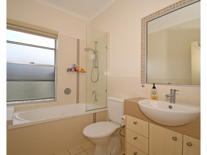 4/230 Pulgul Street, Urangan QLD 4655