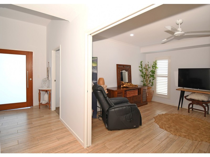 8 Chloe Court, Urangan QLD 4655