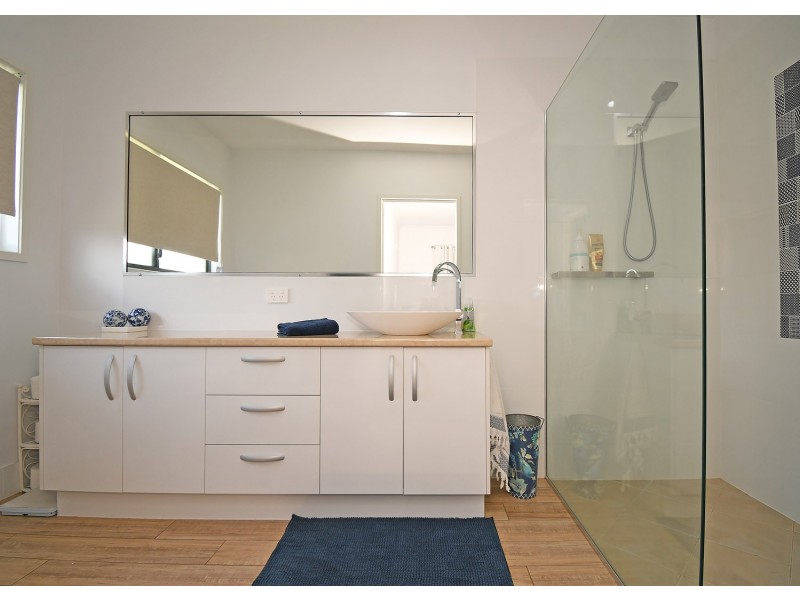 8 Chloe Court, Urangan QLD 4655