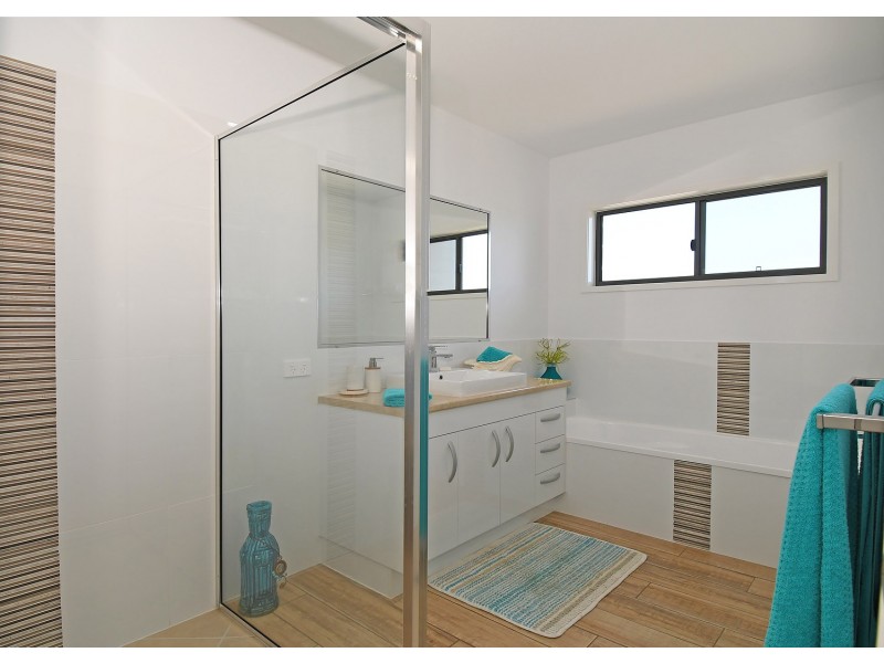 8 Chloe Court, Urangan QLD 4655