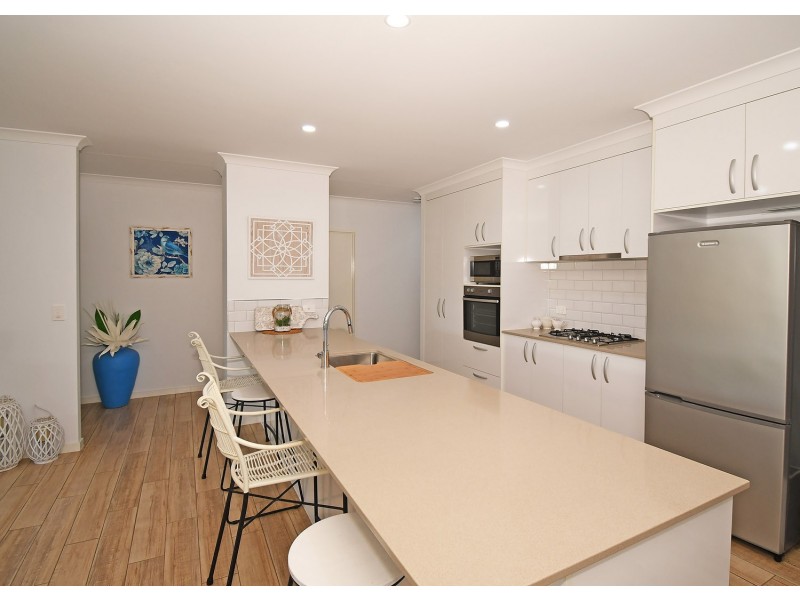 8 Chloe Court, Urangan QLD 4655