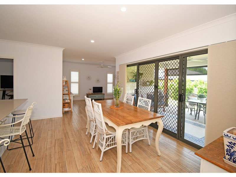 8 Chloe Court, Urangan QLD 4655