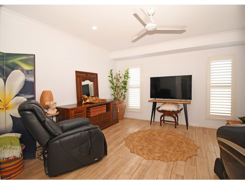 8 Chloe Court, Urangan QLD 4655