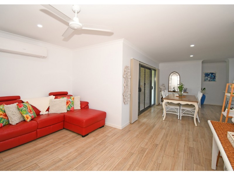 8 Chloe Court, Urangan QLD 4655