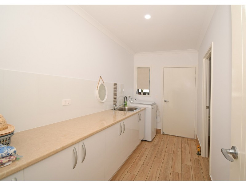 8 Chloe Court, Urangan QLD 4655