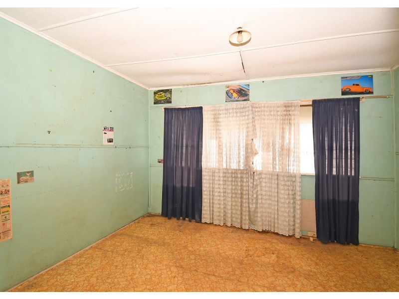 12 Robertson Street, Torbanlea QLD 4662
