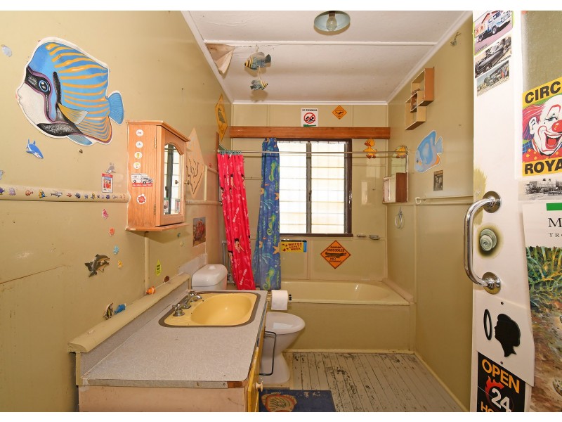 12 Robertson Street, Torbanlea QLD 4662