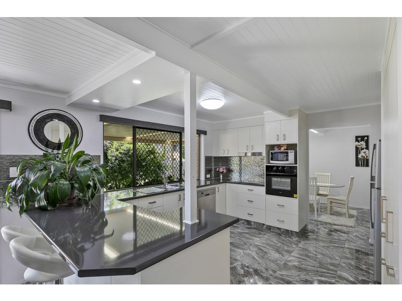 12 Flinders Street, Point Vernon QLD 4655