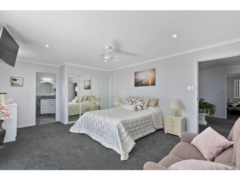 12 Flinders Street, Point Vernon QLD 4655