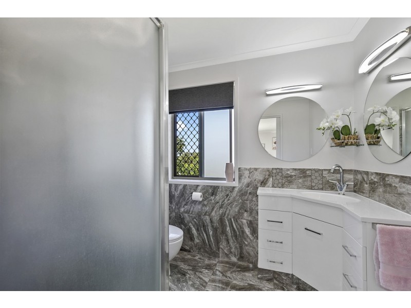 12 Flinders Street, Point Vernon QLD 4655