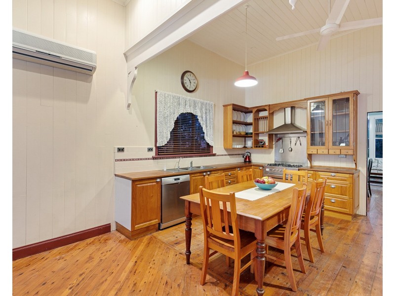 16 Spence Street, Point Vernon QLD 4655