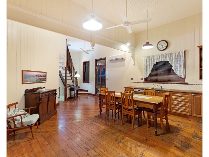 16 Spence Street, Point Vernon QLD 4655