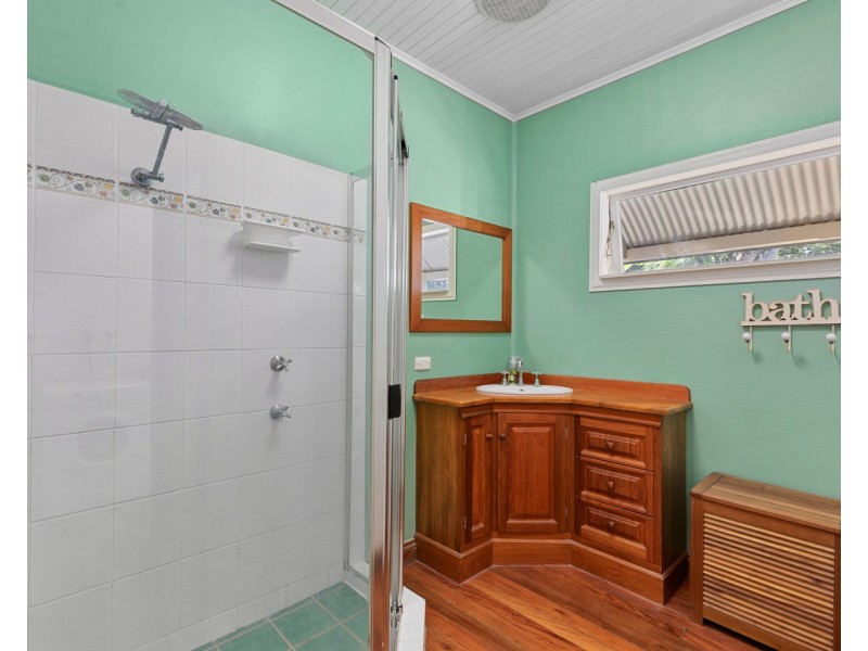 16 Spence Street, Point Vernon QLD 4655