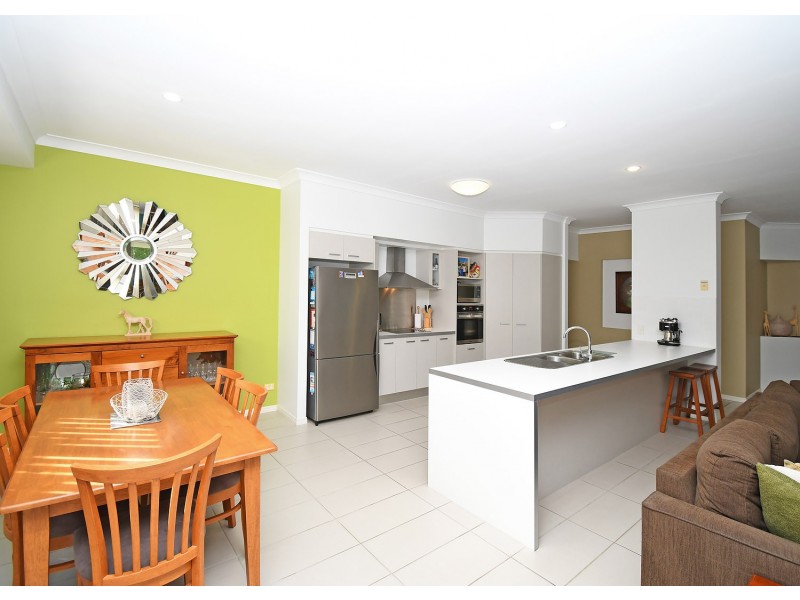 2 Parraweena Court, Point Vernon QLD 4655