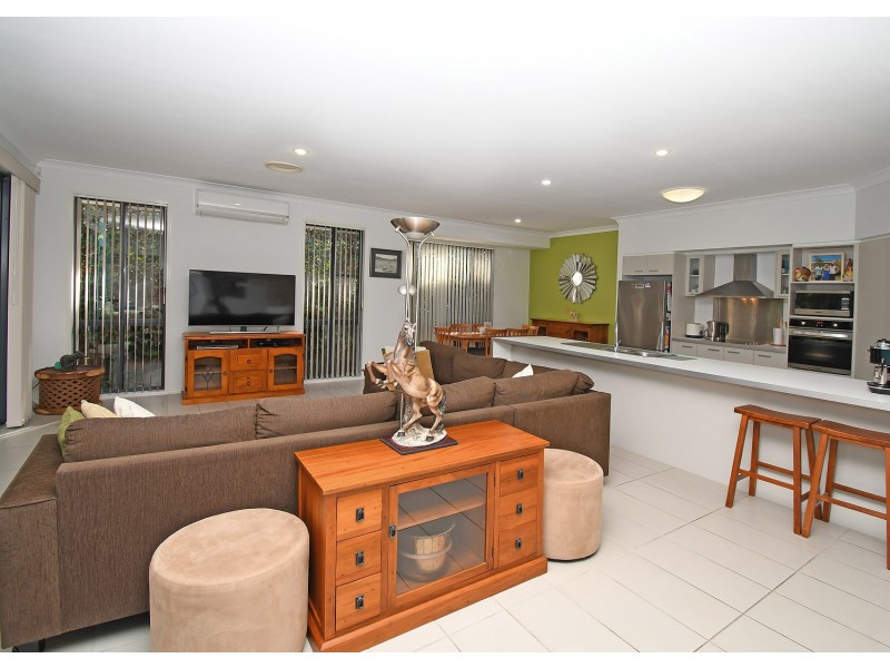 2 Parraweena Court, Point Vernon QLD 4655