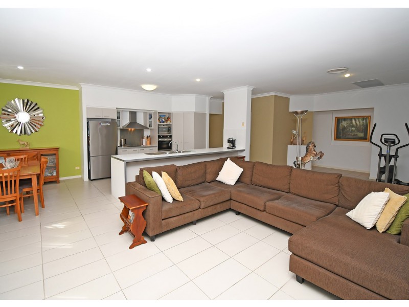 2 Parraweena Court, Point Vernon QLD 4655