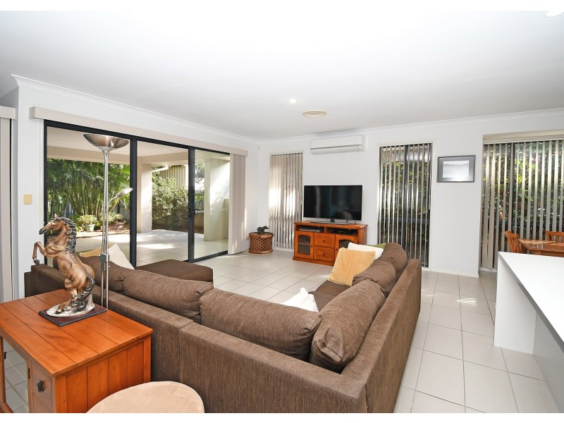 2 Parraweena Court, Point Vernon QLD 4655