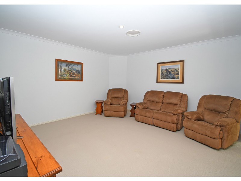 2 Parraweena Court, Point Vernon QLD 4655