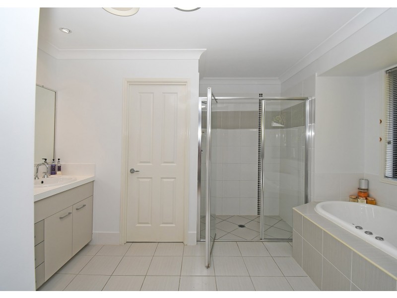 2 Parraweena Court, Point Vernon QLD 4655