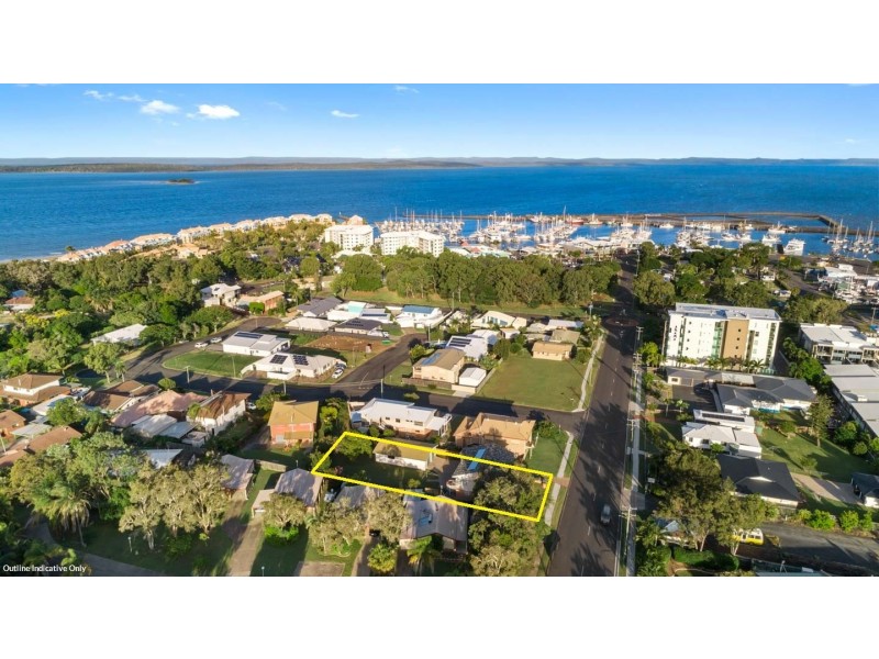 84 Miller Street, Urangan QLD 4655