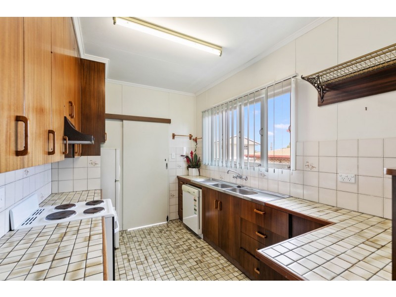 84 Miller Street, Urangan QLD 4655