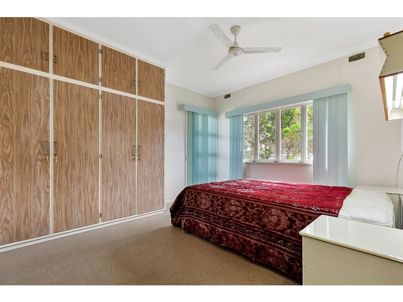 84 Miller Street, Urangan QLD 4655