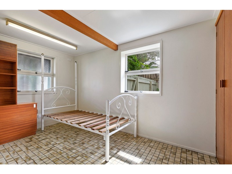 84 Miller Street, Urangan QLD 4655