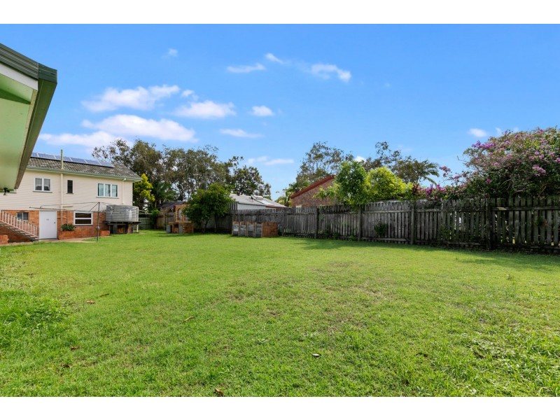 84 Miller Street, Urangan QLD 4655