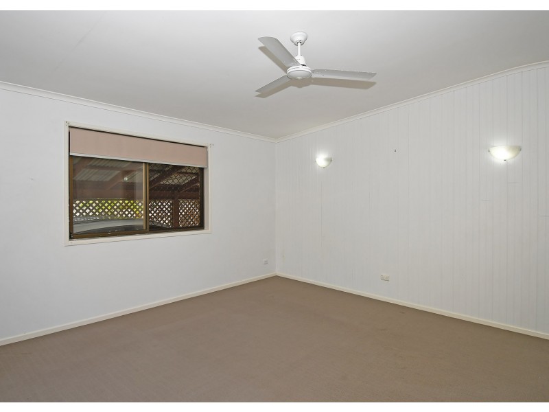 9 Top Street, Torquay QLD 4655