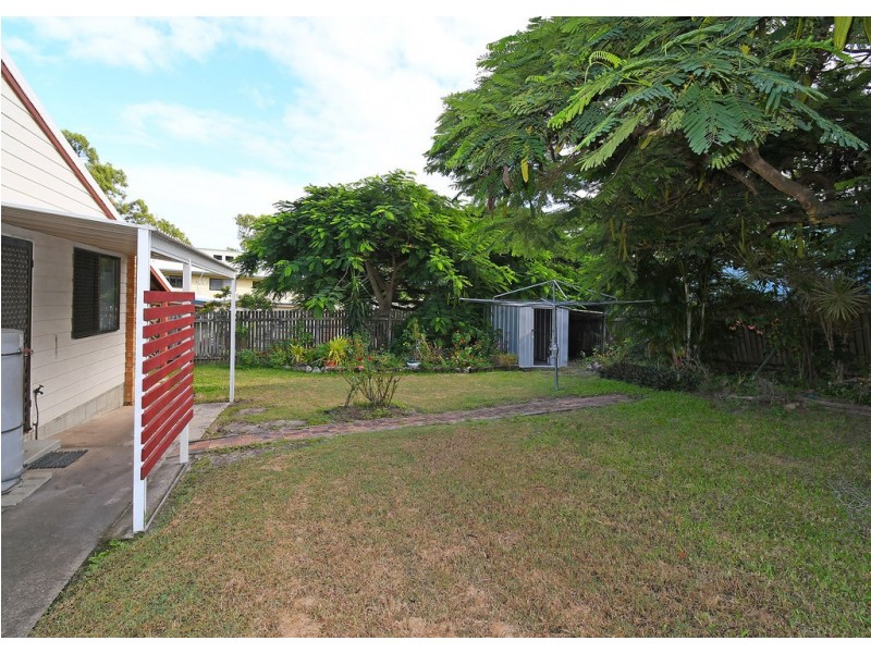 9 Top Street, Torquay QLD 4655