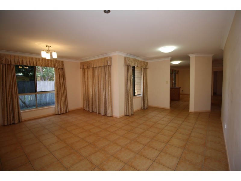 28 Limpus Street, Urangan QLD 4655