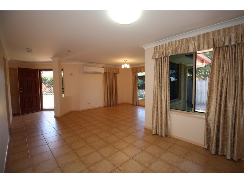 28 Limpus Street, Urangan QLD 4655