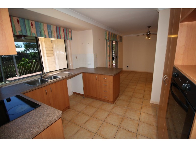 28 Limpus Street, Urangan QLD 4655