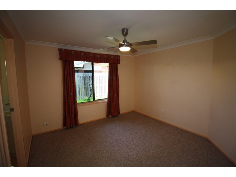 28 Limpus Street, Urangan QLD 4655