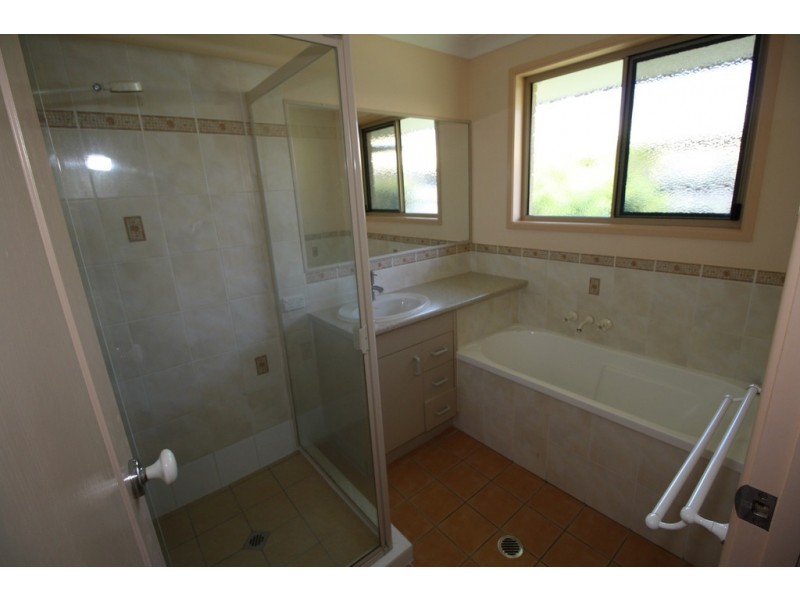 28 Limpus Street, Urangan QLD 4655
