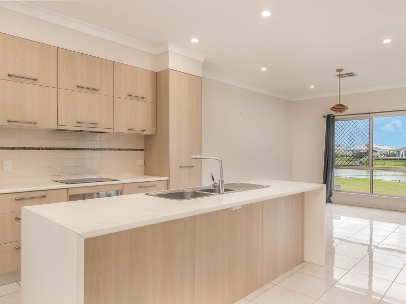 44 Earl St Vincent Circuit, Eli Waters QLD 4655