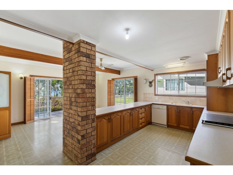 153 Esplanade, Point Vernon QLD 4655