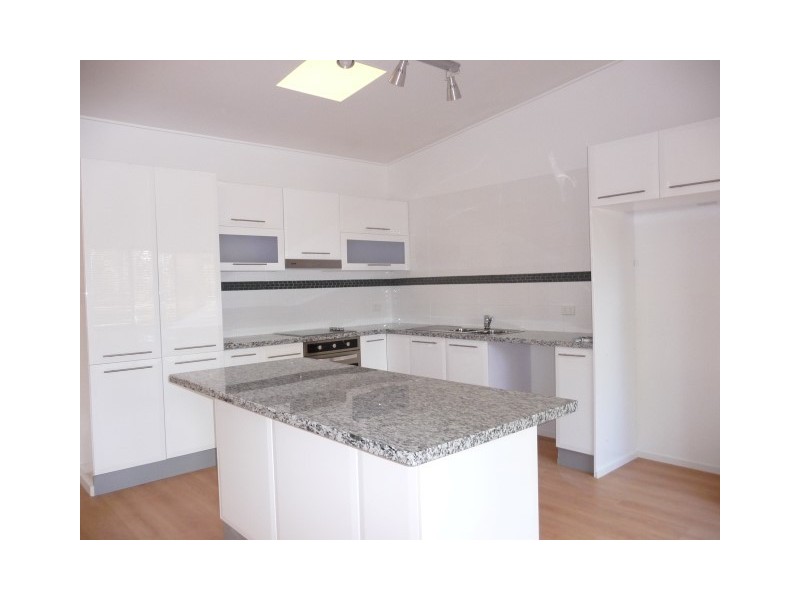 3 Kurrajong Crescent, Point Vernon QLD 4655