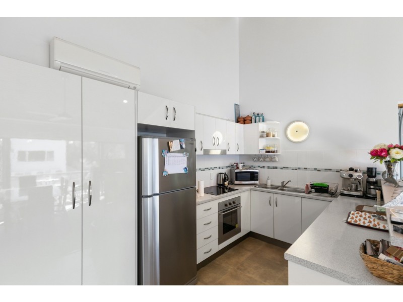 1/406 Esplanade, Torquay QLD 4655