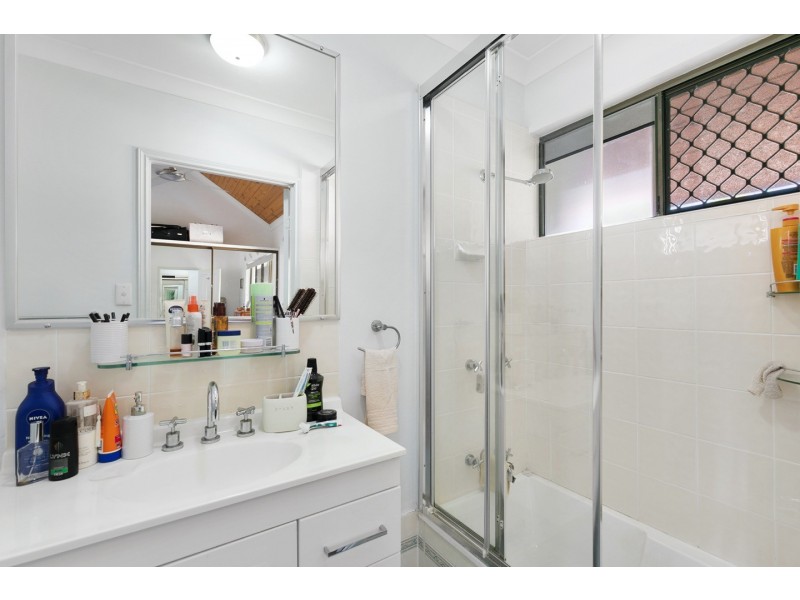 1/406 Esplanade, Torquay QLD 4655