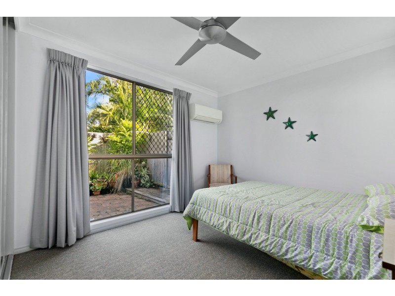 1/406 Esplanade, Torquay QLD 4655