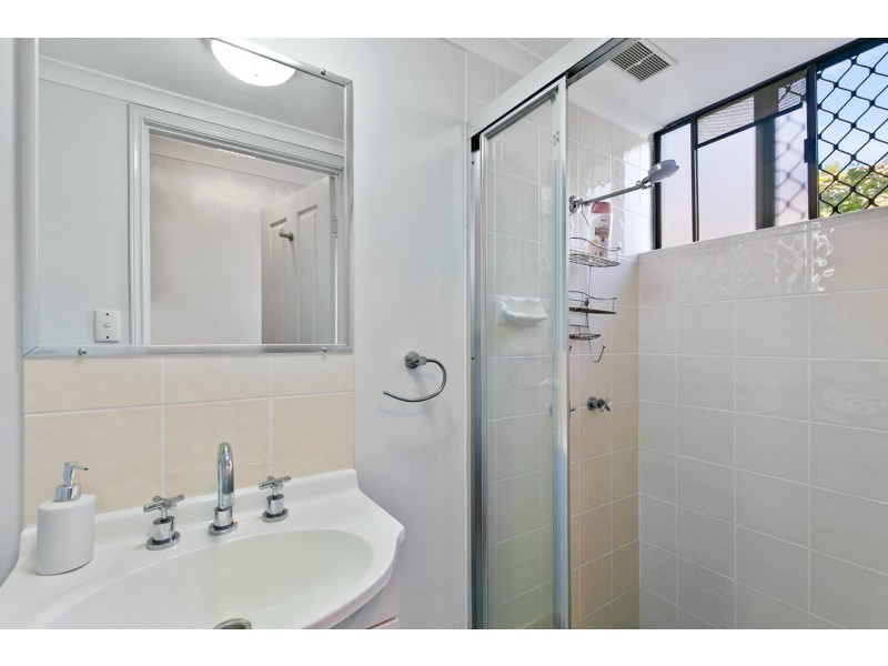 1/406 Esplanade, Torquay QLD 4655