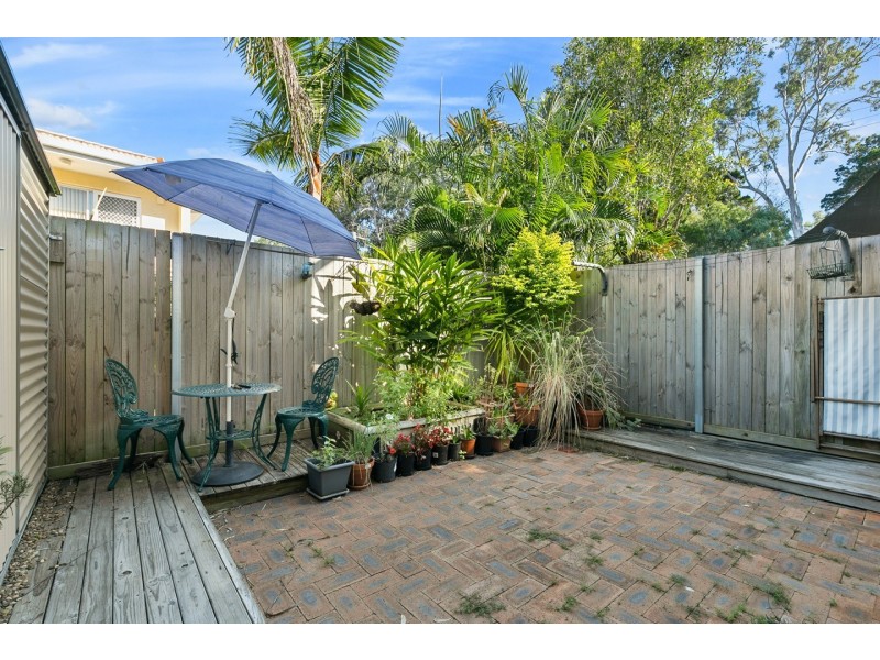 1/406 Esplanade, Torquay QLD 4655
